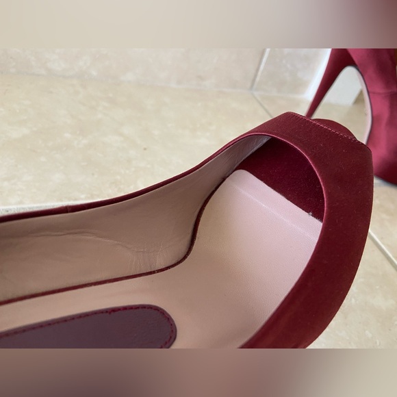 Silk Gucci Peep Toe Platform Pumps Heels 38.5/US 8.5 Burgundy Red - Picture 9 of 15